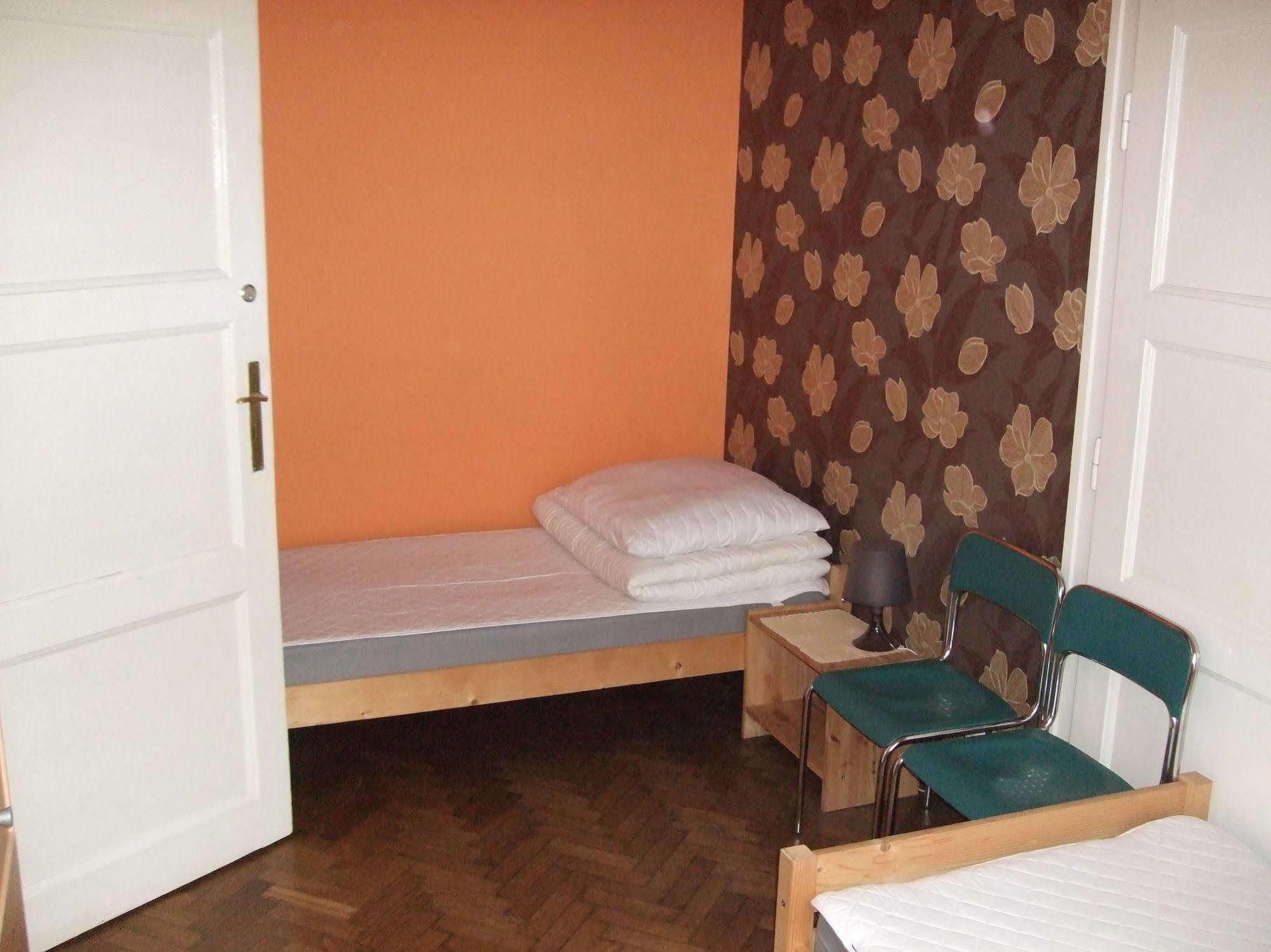 Old Walls Hostel Krakow Exterior photo