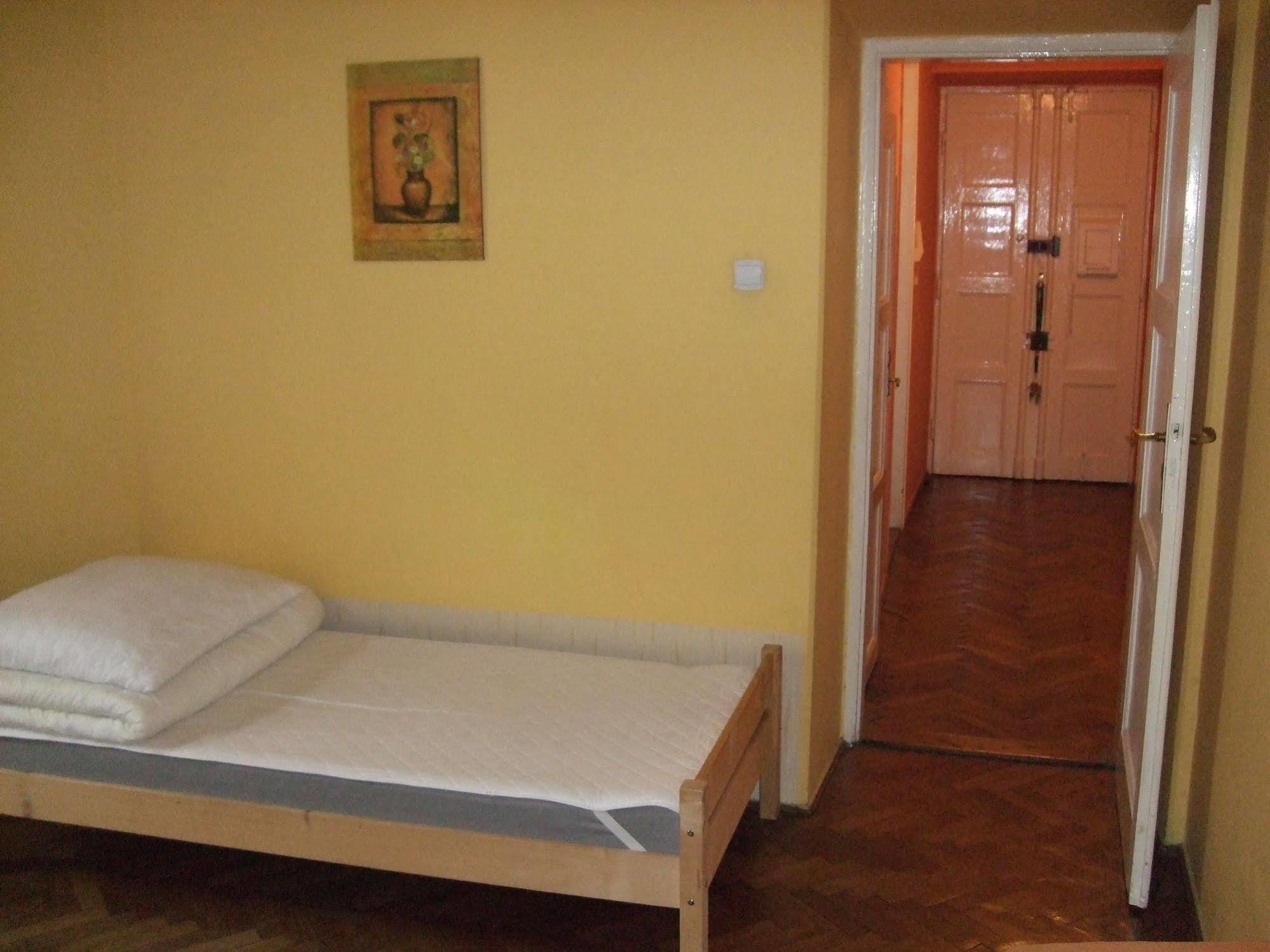 Old Walls Hostel Krakow Exterior photo